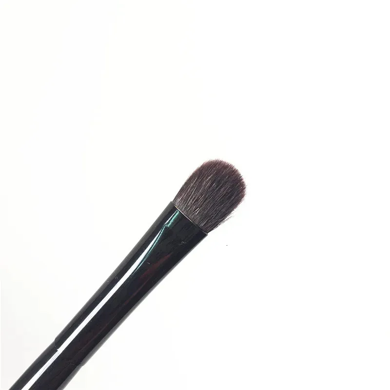 Suqqu F Flat Eyeshadow Brush _ 1