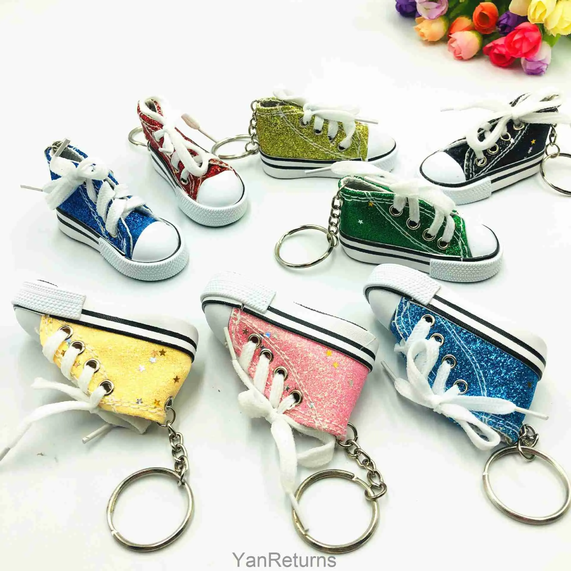 Mini -imitatie helder goud poeder canvas schoenen sleutelring hanger sportschoenen bagage auto hanger creatief cadeau