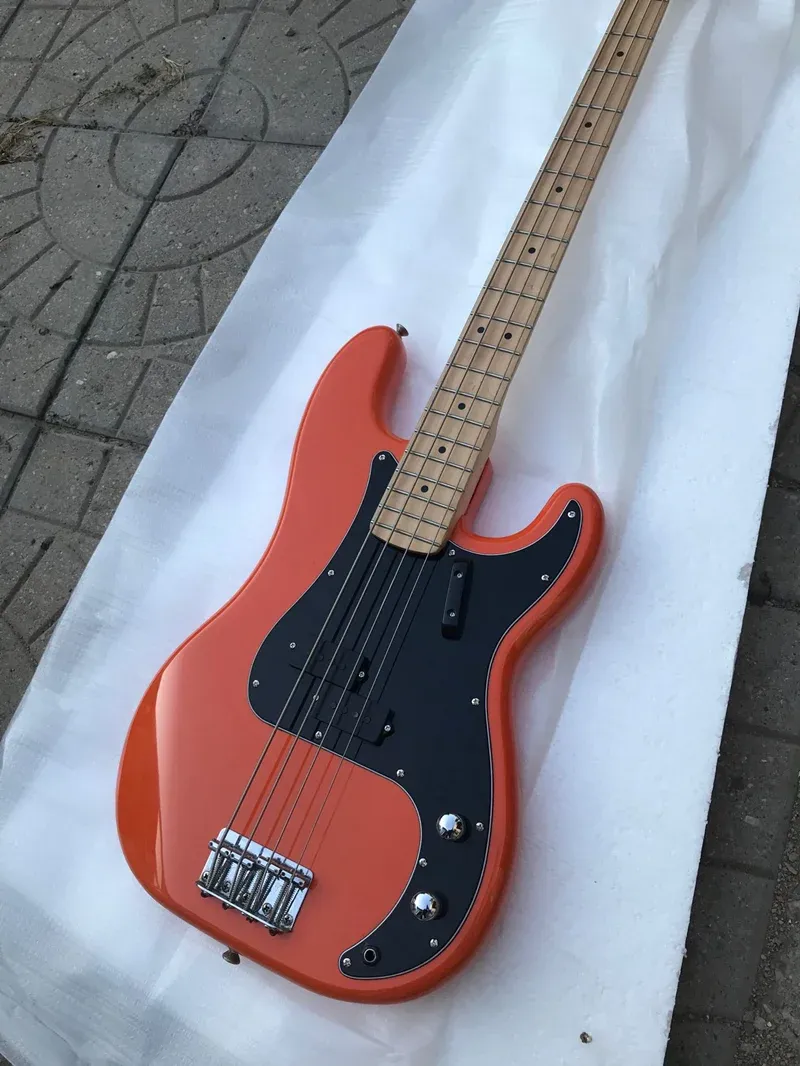 Stokta gitar, yüksek kaliteli 4string p bas gitar, masif ahşap kalitesi, ince işçilik, kalite garantisi, ücretsiz teslimat