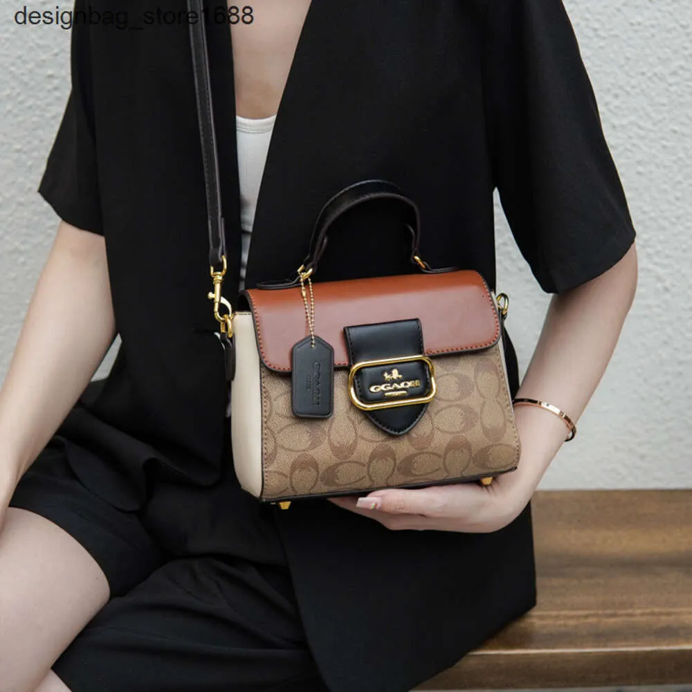 Designer des sacs d'épaule American Classic Style Womens Nouveau contraste de couleur populaire et à la mode imprimé un sac à main petite lettre de sac carré
