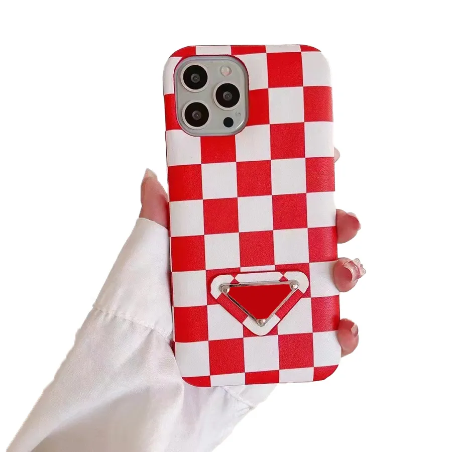 Checkerboard Plaid Leder Telefonhülle für iPhone 12 13 Mini 14 11 Pro XR X XS Max Metal Dreieck Logo für Apple 7 8 Plus Cover