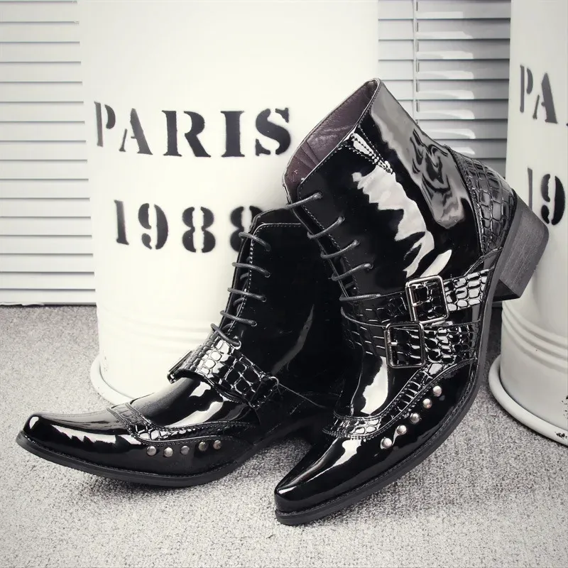 Boots mode man pekade tå motorcykelstövlar mäns patent läder punk stil nit cowboys korta stövlar laceup midheel mens botiner