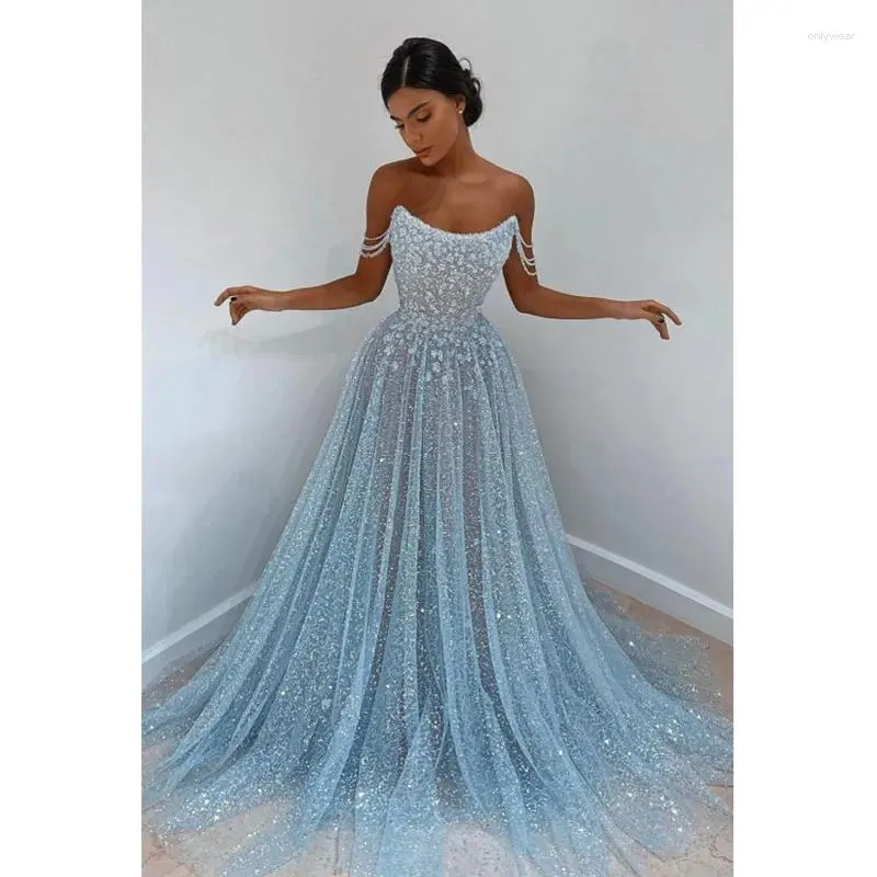 Robes de fête Aleeshuo Gorgeous Sky Blue A-Line Prom Appliques Shiny Appliques perles de graduation sans bretelles Robe de soirée