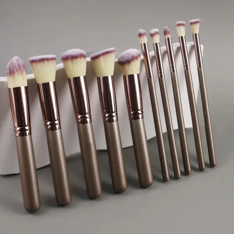 10pcs Champagner Gold Professional Make -up Pinsel -Set Foundation Mischpulver Blush Concealer Eye mit Tasche 240403