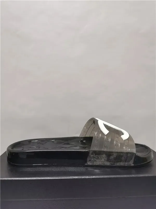 Designer män kvinnor sommar tofflor transparent gelé sandaler kvinnor brev tryckt silikon dam platt sko