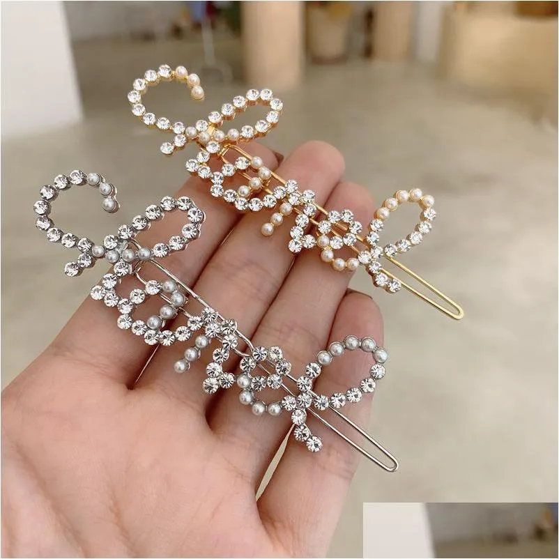 Hårklämmor Barrettes 2024 Kvinnor Pearl Rhinestone Letter Clip Bling Fashion Accessories for Gift Party Hairpin Perfect Drop Delivery DHML1