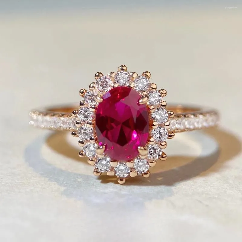Pierścienie klastra 925 Srebrna gołębia Blood Red Pierścień Ruby Diamond 18K Gold Fashion prosta wszechstronna biżuteria ślubna