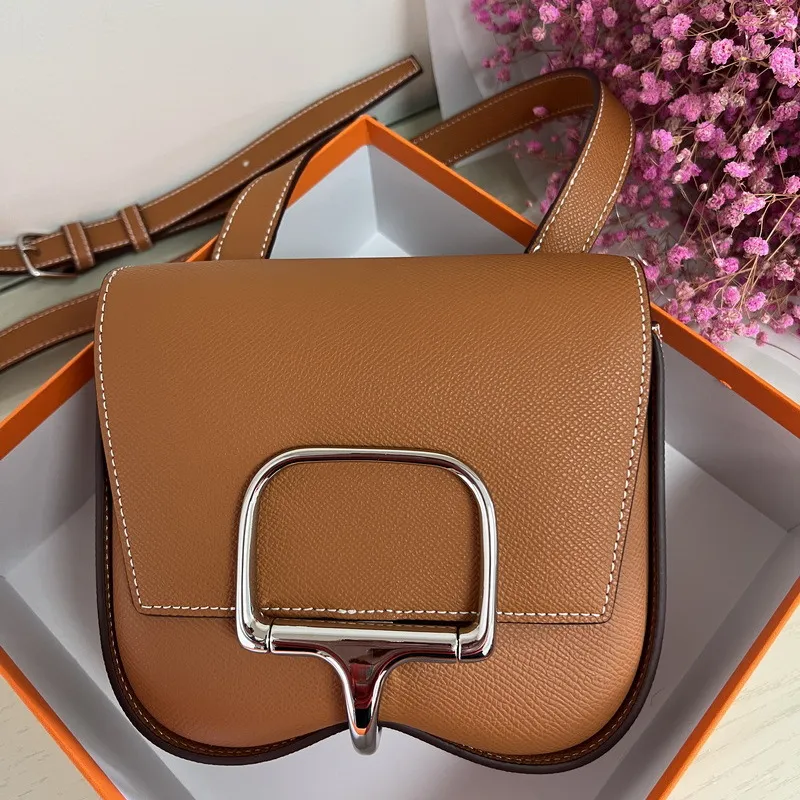 Designer Real Cow Leather Shoulder Bags Girls Classic 2024 New Buttocks Luxury Brand Saddle Cross Body Bag Small Messenger Bag Purses Clutch Palm Grain Leather 2674