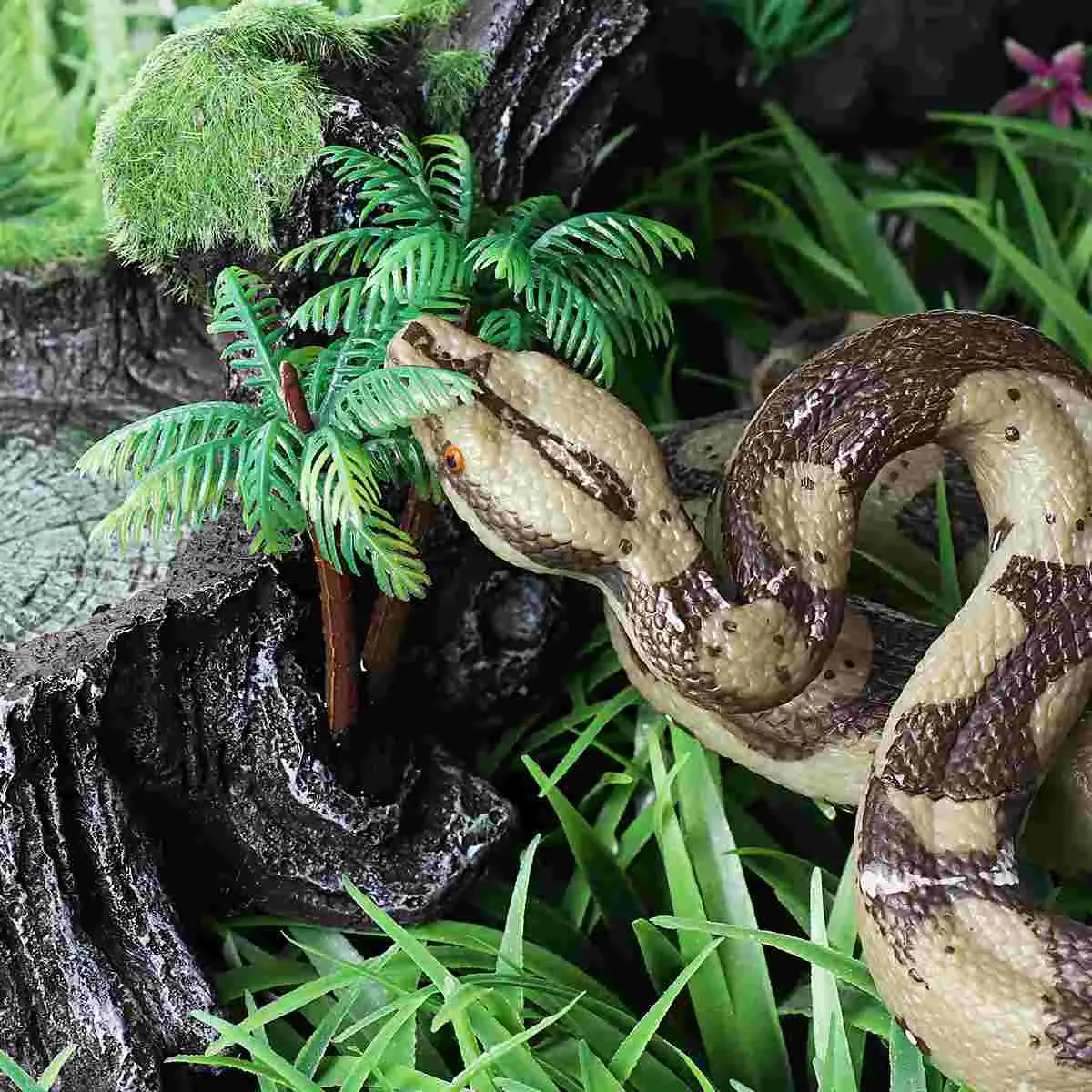 GREEN GARDEN RUBBER SNAKE-M GREEN GARDEN RUBBER SNAKE-M
