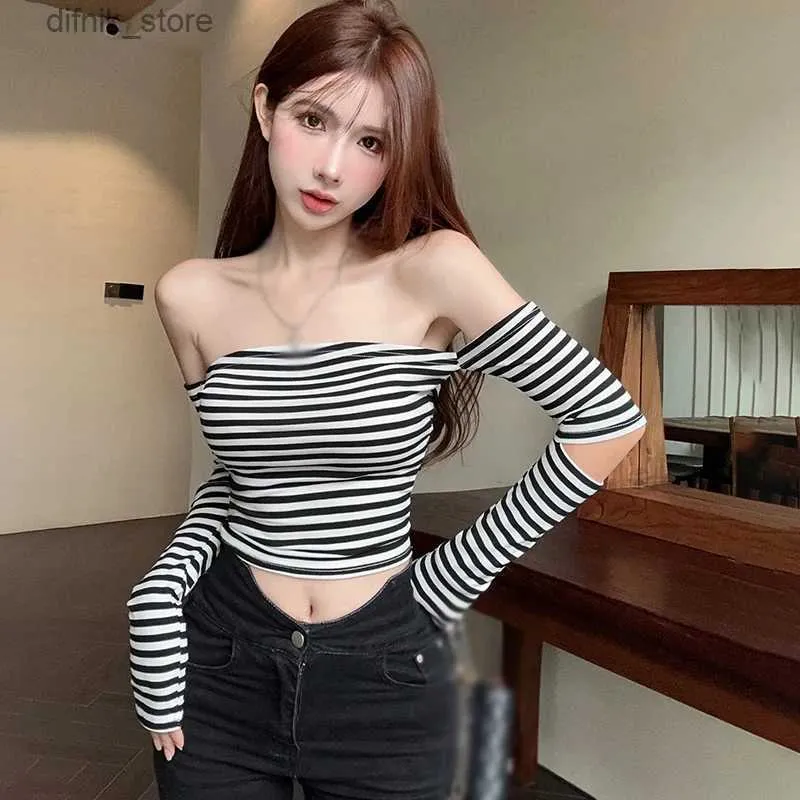 Zbiorniki damskie Camis Spring Autumn Women Crop Top Wersja Koreańska Wersja Expose Stripe Stripe Long Rleeves Slim Casual Off T-shirty Y240403