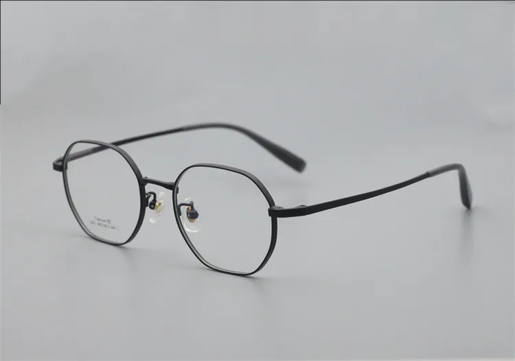 Bred-kantade glasögon Ram Höjdnummer Glasögon Ultra-ljus Pure Titanium Hexagonal tjock ram visar inte tjock grossistkönsfri fjäder