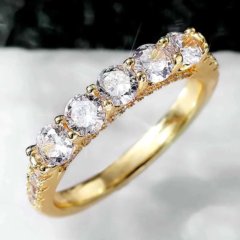 2PCS Wedding Rings Huitan Simple Design Women Party Finger-rings Brilliant Round Cubic Zirconia Gold Color Versatile Accessories Statement Jewelry