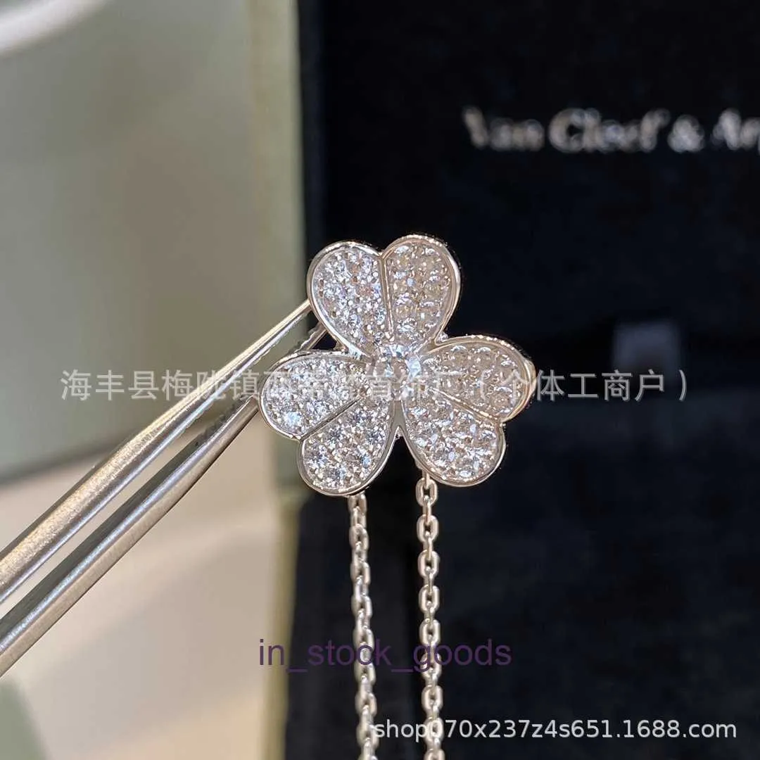 Collier de créateur haut de gamme Original 1: 1 Vanclef High Edition Lucky Diamond Clover Collier pour femmes 925 Silver Full Diamond Diamond Edition Petal Pendant avec chaîne de col