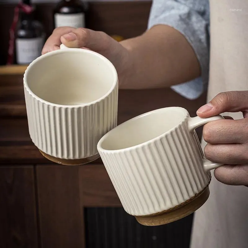 Tazze giapponese stile moderno personalità semplice personalità delicata casa in rilievo verticale in ceramica in ceramica cucina tazza di tazze da caffè coppia di tazze da caffè