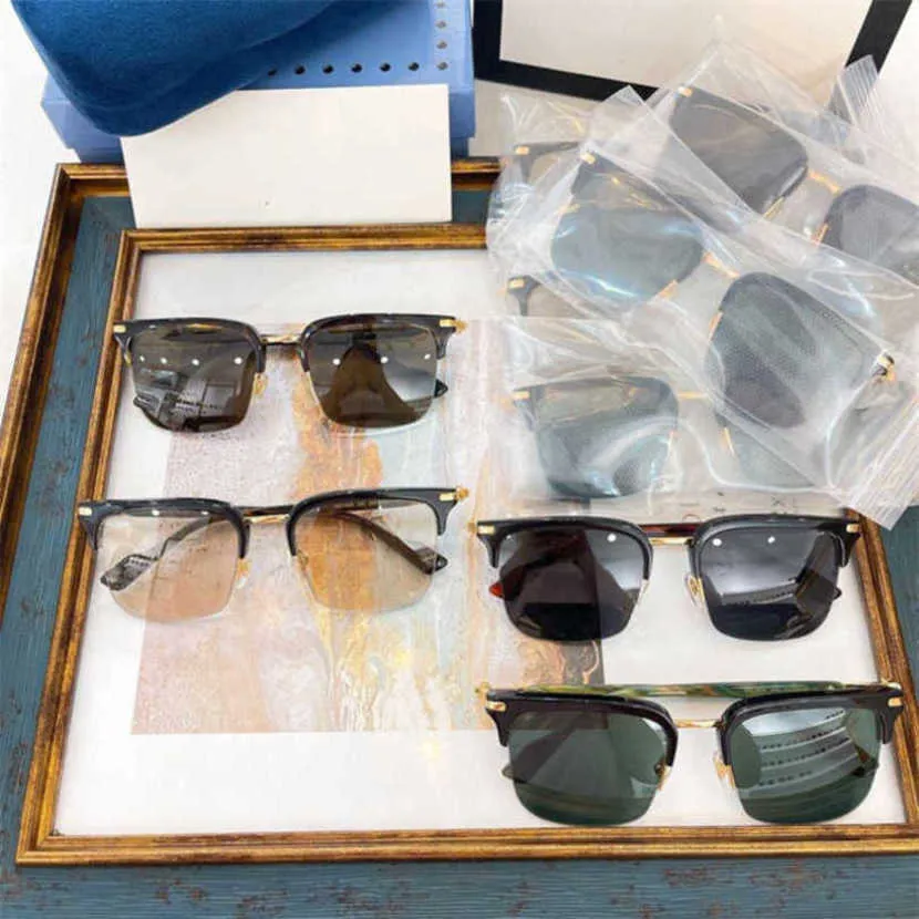 2024 Menores de gafas de sol de diseño para mujeres Caja de gafas de sol