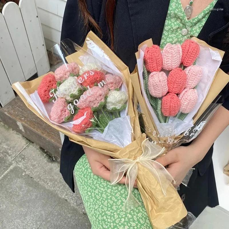Fiori decorativi in stile tulipani artificiali bouquet a maglia a mano intrecciata finta fiori di San Valentino regalo all'uncinetto a maglia bouquet