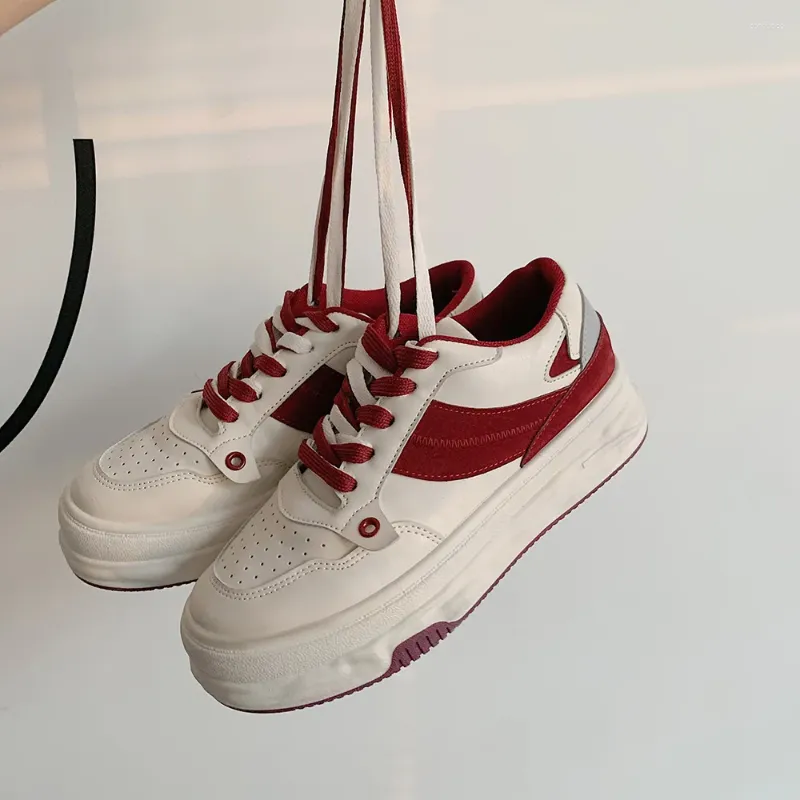 Casual skor kvinnor retro sneakers sport stekt gata vit platt duk