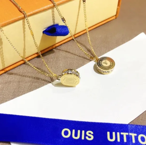 Colar de moeda nunca desbotamento colar de 18k colar de designer de luxo de ouro 18k colar de aço inoxidável para mulheres e joias de joias de jóias de cadeia de cadeia