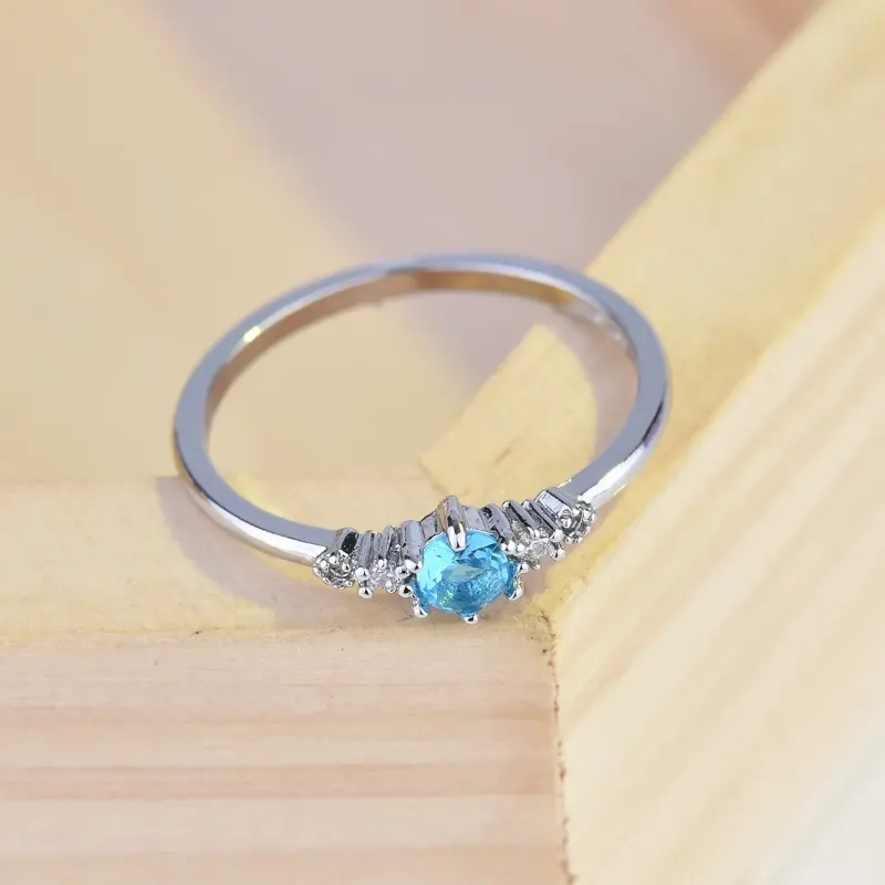 Cluster anneaux Sr vendant une bague aigue-marine synthétique platine 18K avec mariage européen topaze