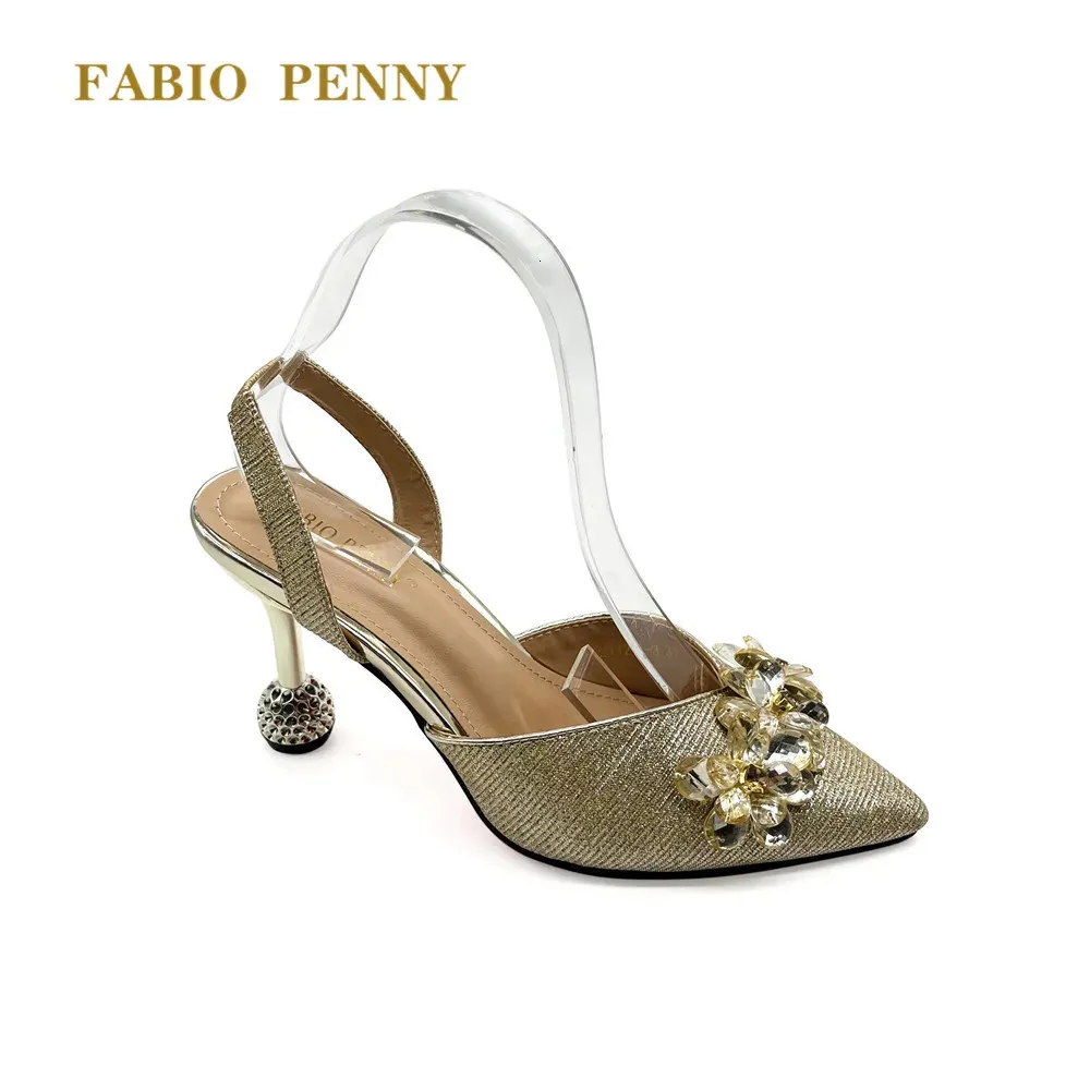 Fabio Penny Womens High Heels Dinner Schuhe Sandalen speicherte Zehenblumenkätzchen 240326