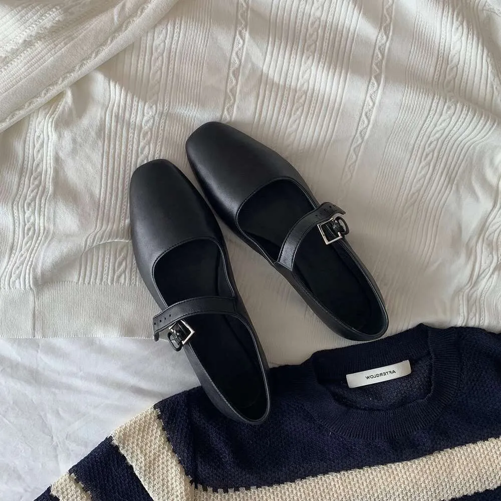 Version en peau de mouton ~ Les chaussures de rangée du bouton d'orteil carré de botte à fond plat Mary Jane avec un design de niche Black Single Shoe