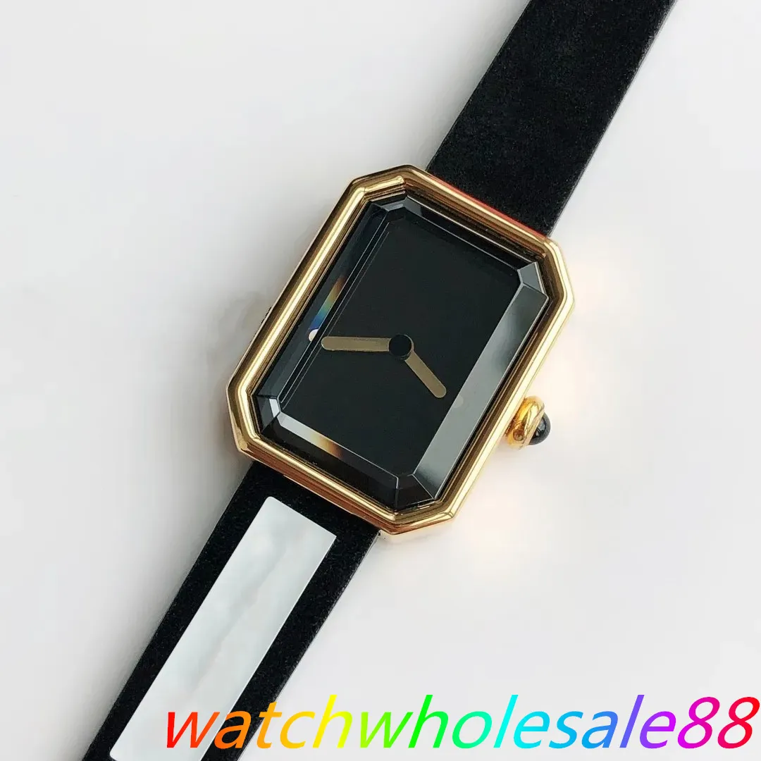 Стильные женские часы, маленький сахарный куб с черным золотом, оборудованный кварцевым движением, с резиновым ремешком с бархатной текстурой, мягкой и удобной, хорошая текстура, размер 19,7 15,2 мм