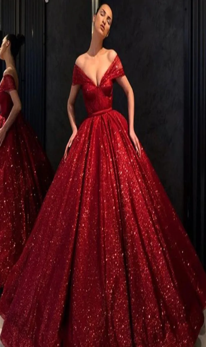 キラキラ光る赤いスパンコールウエディングドレス華やかな肩のノースリーブジッパーバックパーティードレス