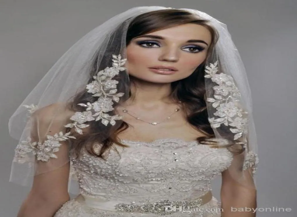 Veille de mariage court Appliques sur mesure Tulle une couche prête à expédier la livraison rapide 2015 Veils de mariée accessoires de mariage3527497