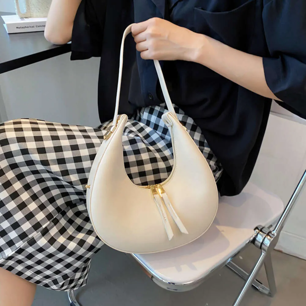 2024 Sac sous arme de luxe à demi-lune pour femmes Pu Leather Sac à bandoulière d'automne Hiverbody Sac de mode Aaisselle de mode et 10a