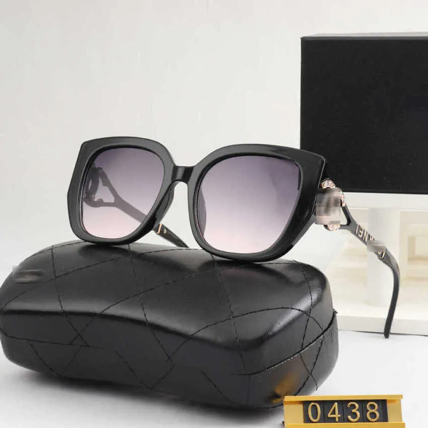 Lunettes de soleil créatrices de luxe à la mode de haute qualité Nouveau réseau de mode pour les yeux de chat pour le spectacle rouge Petits lunettes de soleil