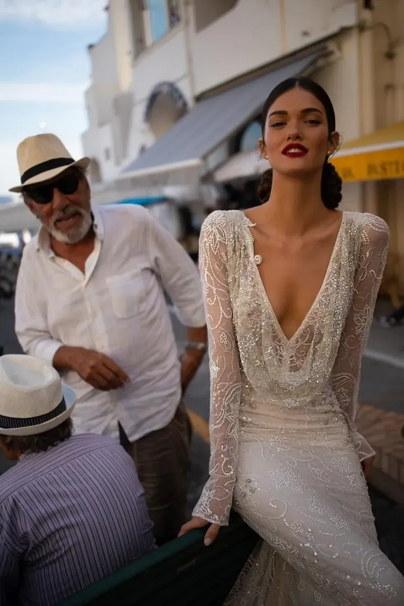 Robes 2020 Robe de mariée Inbal Dror V couche de dentelle à paillettes Sirène Bride Bridal Manches longues Robe de mariée de plage sans dossier H089