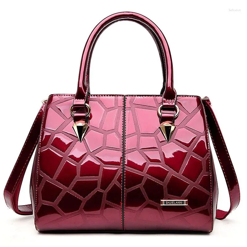 Sac 2024 Patent en cuir de haute qualité Tote de luxe Simple Color Color Stone Modèle Messager Messenger pour femmes