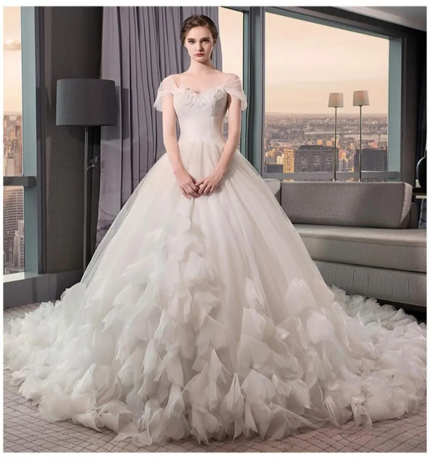 Off the Shoulder Feather Top Spring Hand Made Flowers Large Tail Wedding Dress Soft Tulle Ball Gowns Bridal Dresses8787665