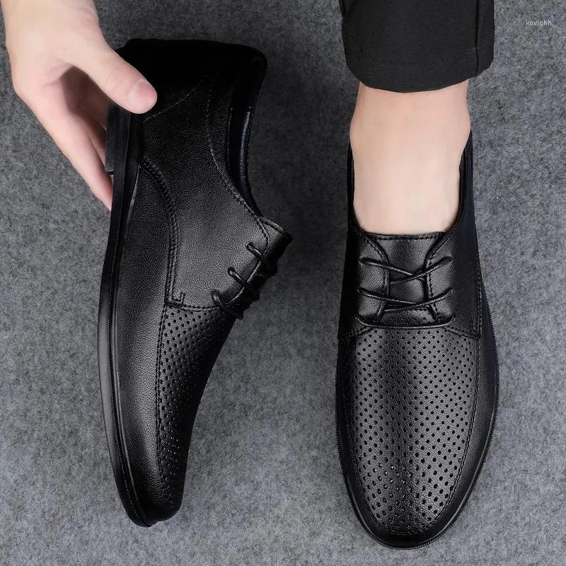 Zapatos casuales Moda Slip on Hollow Men Dress Oxfords Business 2024 Suites de cuero de cuero clásico