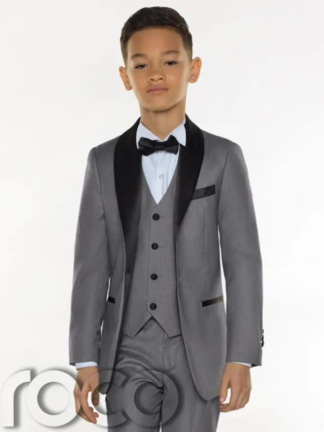 2018 New Design Grey Boys Tuxedo Cheap Three Pieces Boys Dinner Suits Boys Formal Suits Tuxedo for Kids TuxedoJacketpantvestti5232843