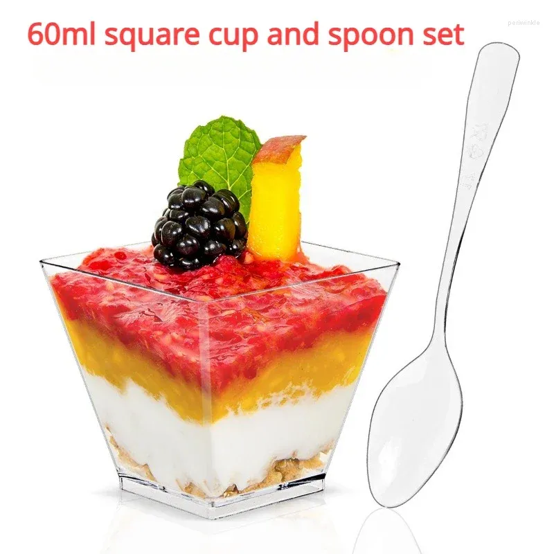 Coppe usa e getta cannucce da 20 pezzi da 2 once mini dessert quadrati con cucchiai chiari per antipasti in plastica per degustazione dessert