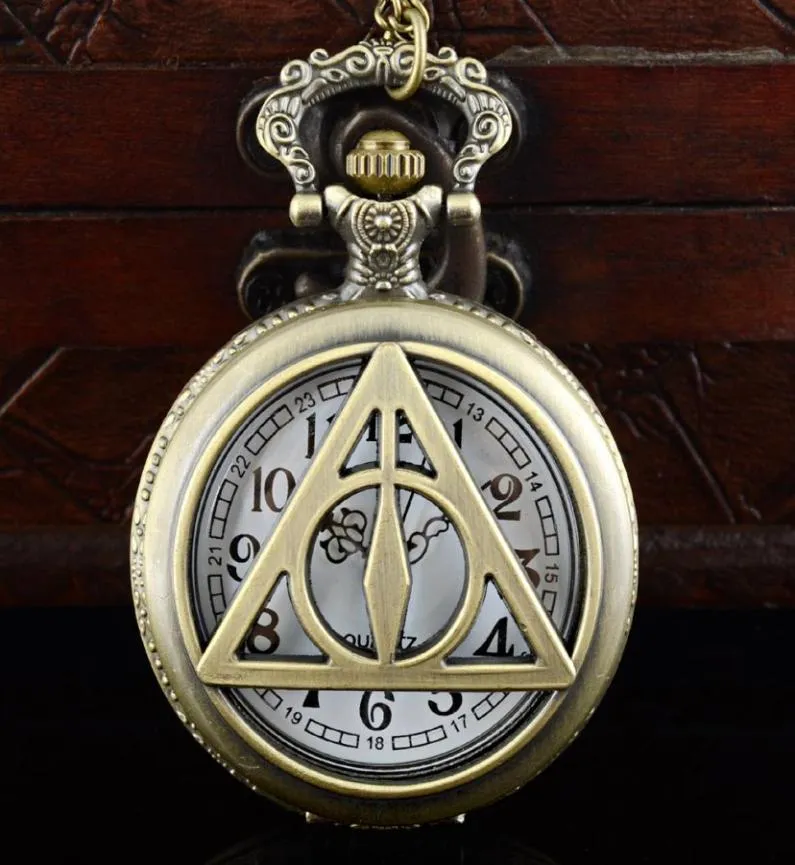 Hollow Movie Theme Triangle Design Pocket Watch Roman Number Dial for Men Women Children Gift4992741