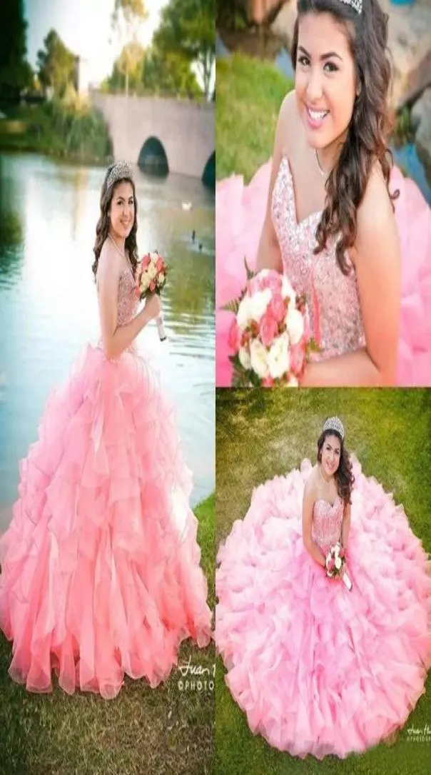 2017 Pink Organza Ruffles suknia balowa sukienki Quinceanera Znakomite kryształowe kryształowe koralikowe kochanie koronki do back Sweet 15 suknia 4748759