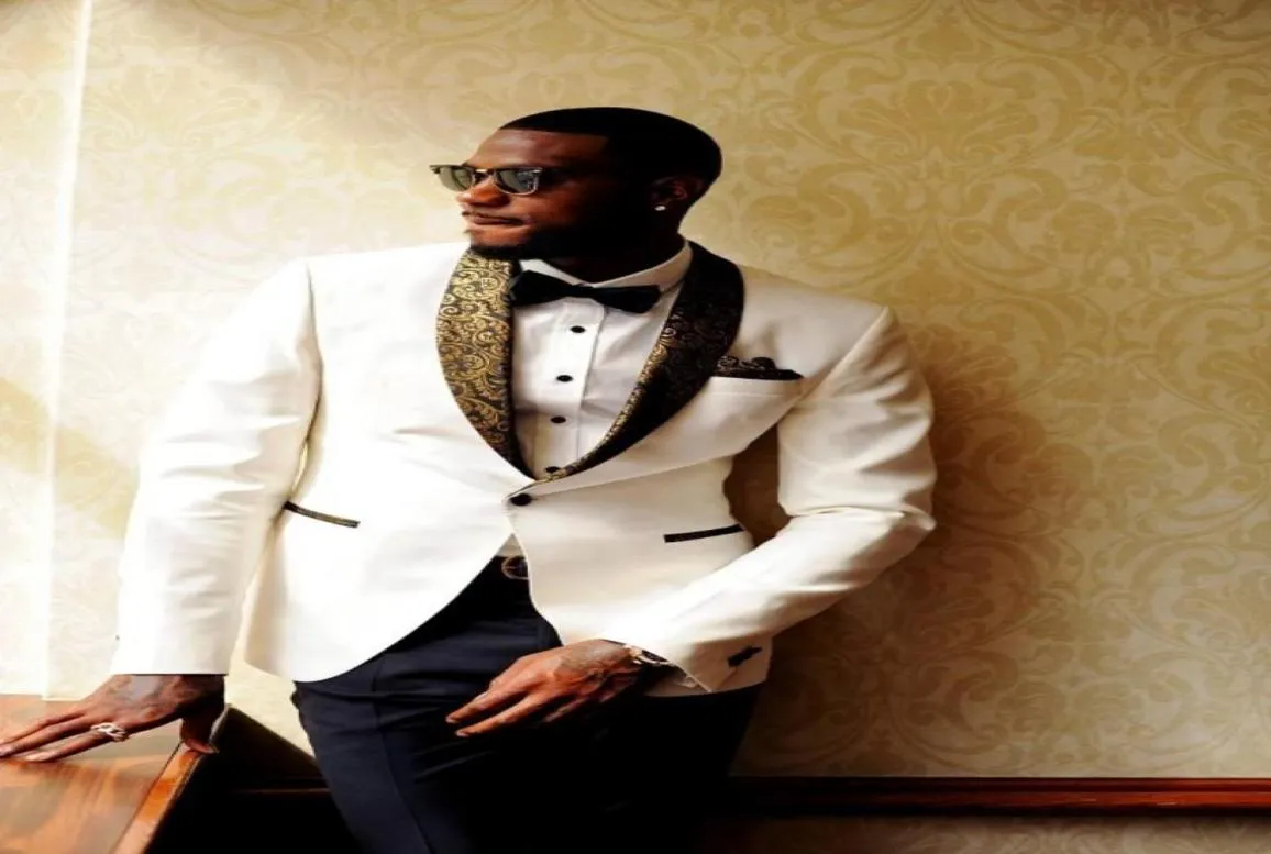 2018 новый белый свадебный смокинг Slim Fit Gold Pattern Laple Suits для мужчин Дешевый на заказ рюша