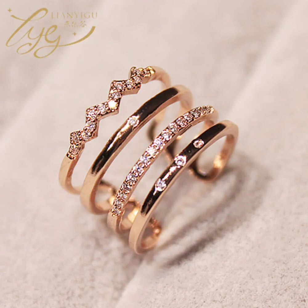 Personnalité de niche coréenne Pente haut de gamme Micro-couches Micro Incruy Hollow Rose Gold Ring, fiche d'index de ligne géométrique féminine