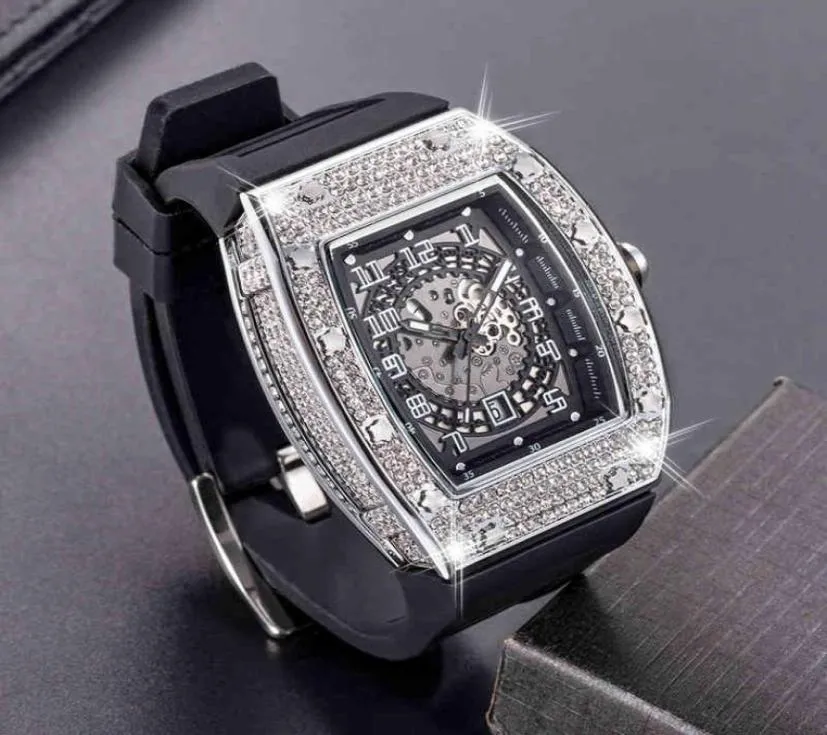 Designer Luxury Bling Diamond for Fashion Quartz Wristwatch Man Hip Hop Iced Out Men039s montres Tonneau Clock4032447