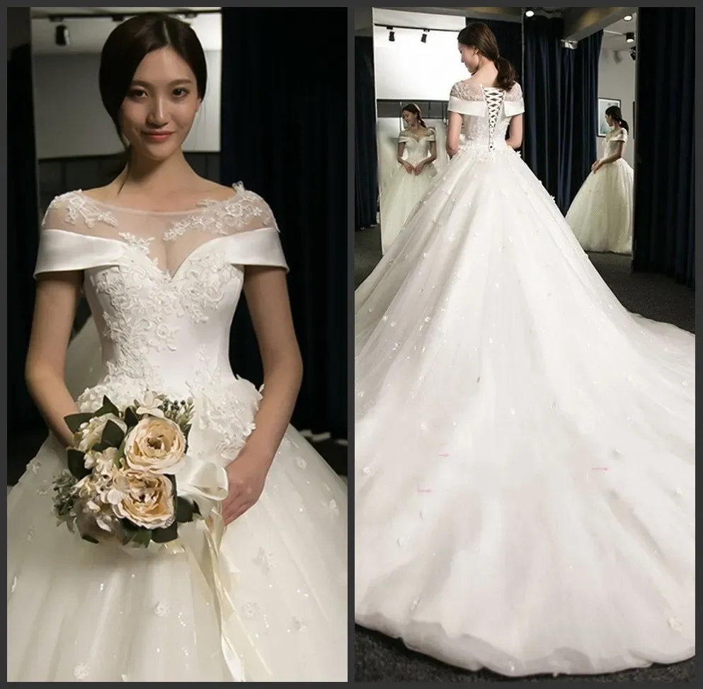 Klänningar Satin Organza Online Lace Appliced ​​Ball Gown Wedding Dresses With Floral Appliciques Abanicos Para Boda Al Por Mayor