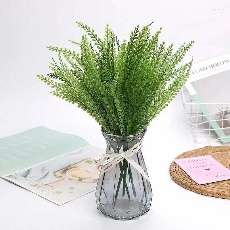 Fiori decorativi Falso Greenery Erba in vaso per soggiorno Decorazione per la casa Ferns Spray Colore Simulazione di plastica Piante verdi