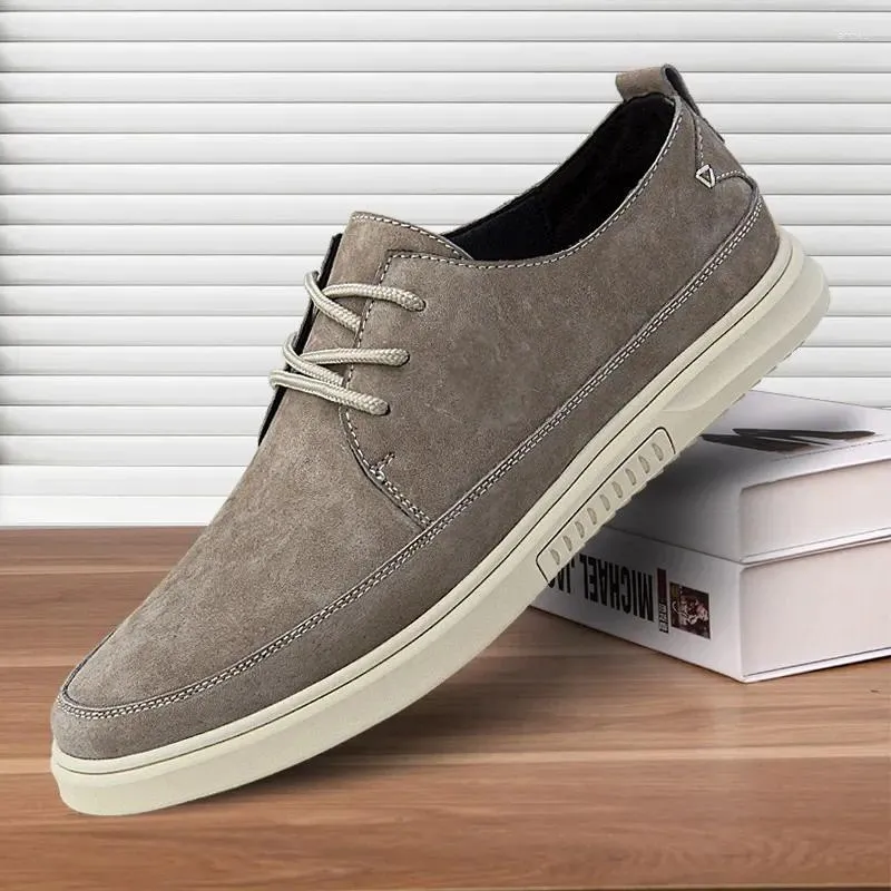 Chaussures décontractées Men de mode Cow Suede en cuir plateaux de printemps lacets mâles oxfords authentiques zapatillas hombre