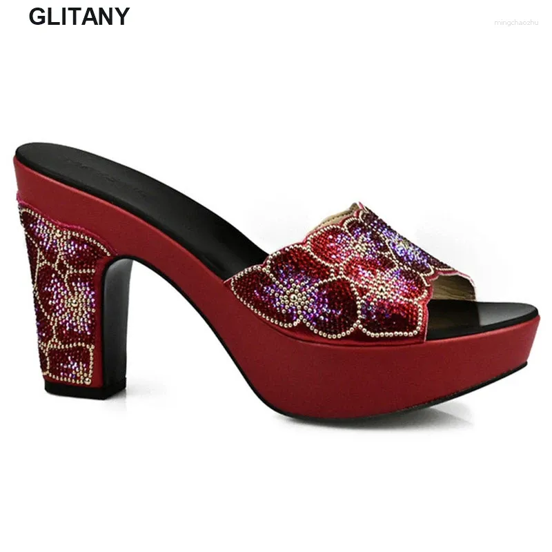 Klänningskor röd färg afrikanska tofflor sommar höga klackar kvalitet sandaler pumpar bröllop italiensk design