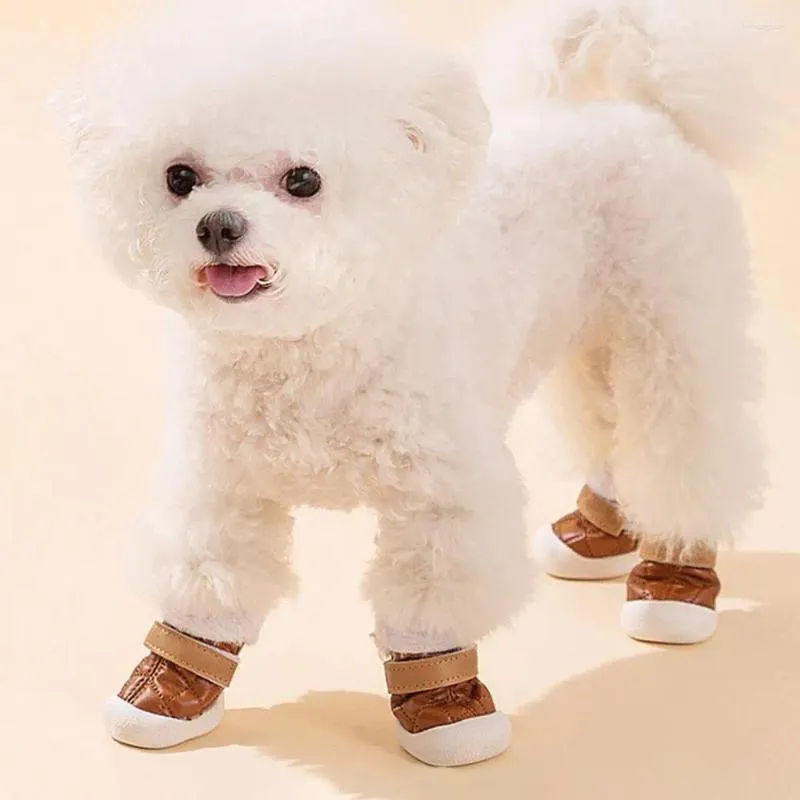 Abbigliamento per cani 4pcs Scarpe per animali domestici per cani nastro per dispositivo di fissaggio antivento regolabile mantieni peluche calde piccoli stivali da neve.