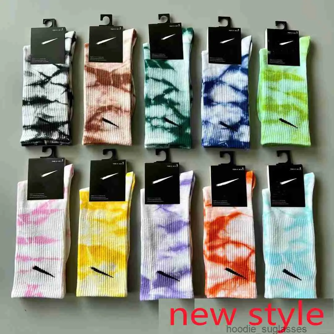 Mens New Style Socks Wholesale 판매 올 매치 클래식 흑백 여성 남성 최고 품질의 통기성 면화 축구 농구 스포츠 발목 양말 BTB81