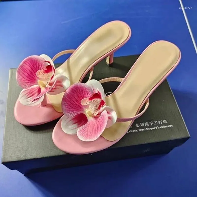 Klänningskor orkidéblommor flip-flops kvinnor sommar tofflor rosa grönt läder kik tå ihåliga tunna klackar sandaler avslappnad strand