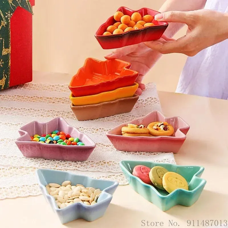 Teller 1PC Bunte Keramik Weihnachtsbaumteller kreatives Steigerhaus Kitchen Restaurant getrockneter Obstsauce Dessert