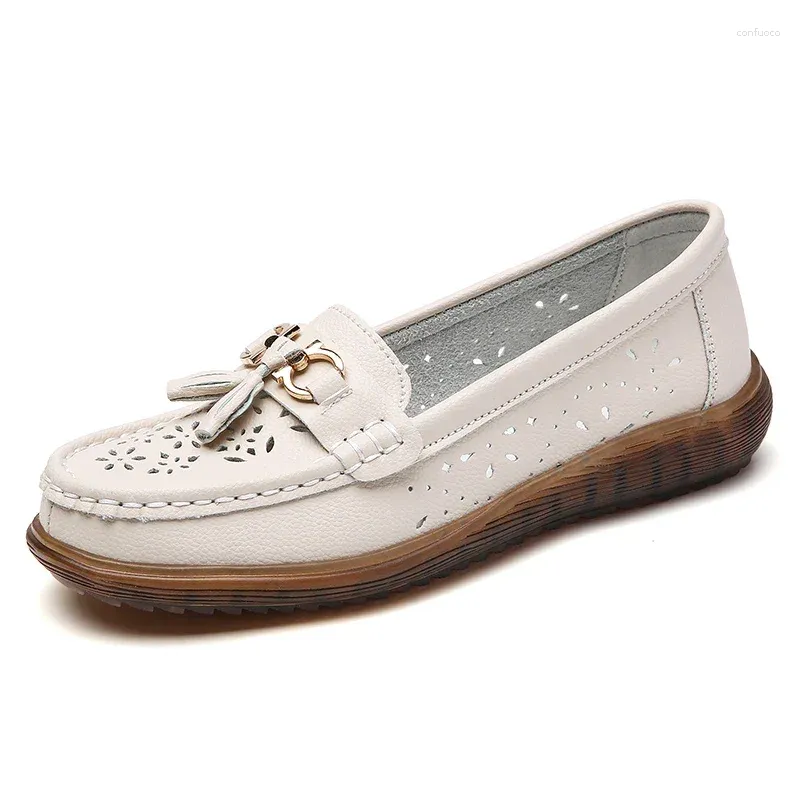 Casual skor sommar kvinnors tofs mamma glid på moccasin ihåliga ut loafers andningsbara sneakers